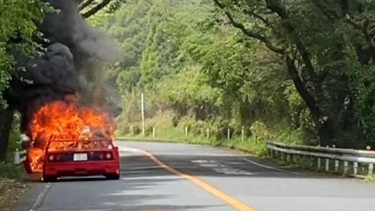 Συλλεκτική Ferrari έγινε στάχτη!